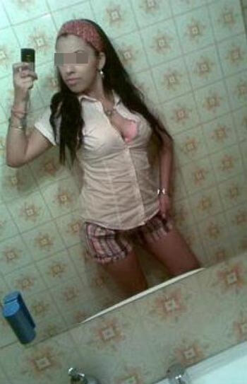 Vieille salope à Hyères aimerait se trouver un africain beau et jeune