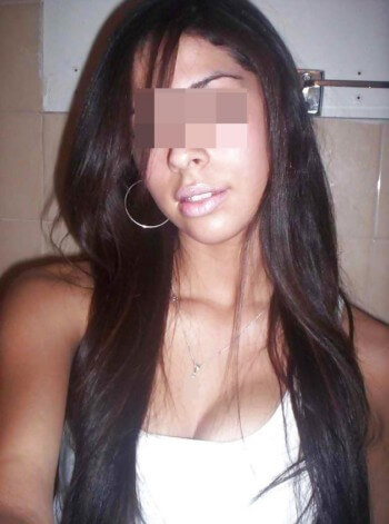 Vieille salope cherche un homme sexy à Hyères